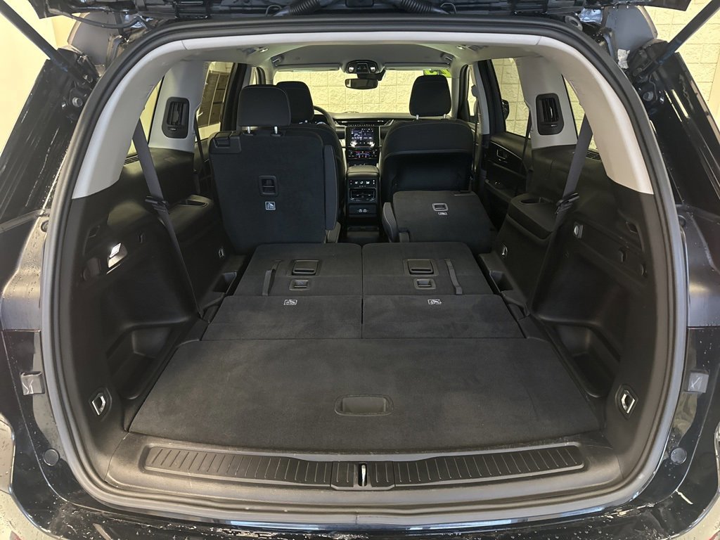 Used 2023 Jeep Grand Cherokee L Laredo image 23