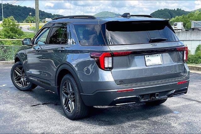 Certified 2025 Ford Explorer ST-Line w/ Premium Package RWD image 12