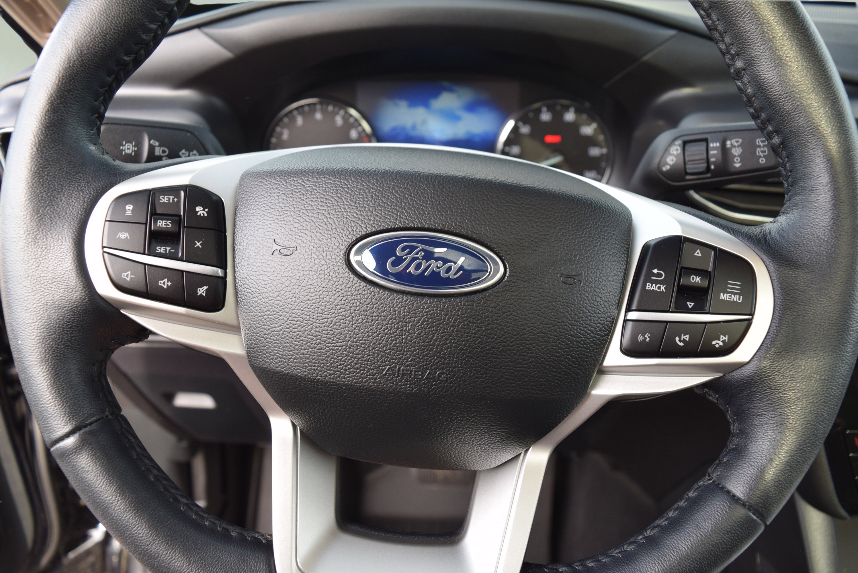 Certified 2023 Ford Explorer Limited w/ Equipment Group 301A AWD/4WD image 12