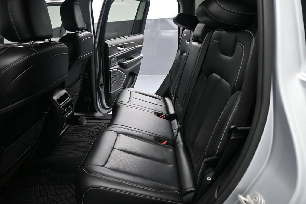 Used 2023 Jeep Grand Cherokee 30th Anniversary AWD/4WD image 18