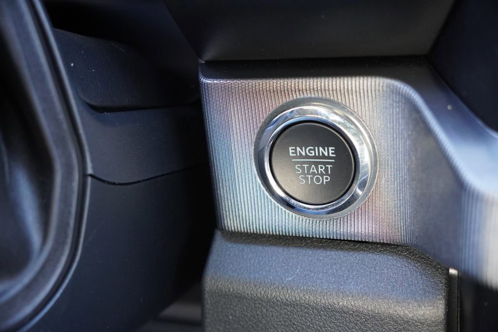 Certified 2025 Ford F450 Platinum w/ FX4 Off-Road Package image 36