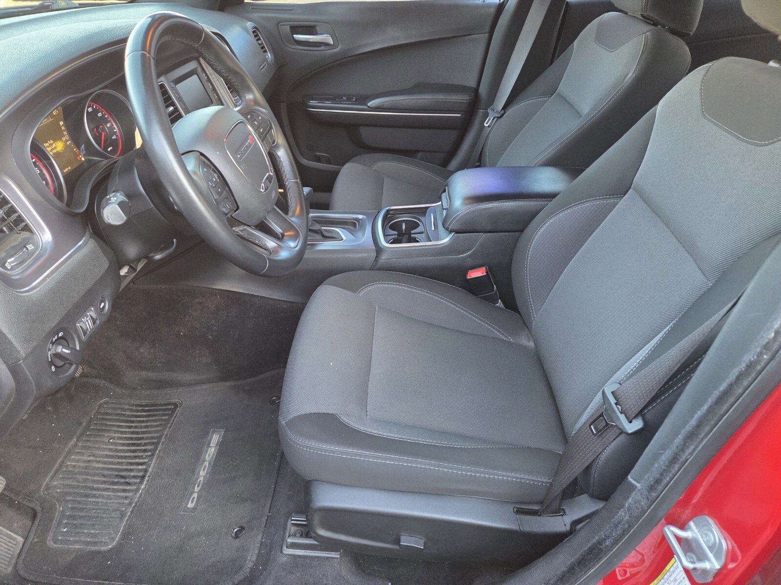 Used 2017 Dodge Charger SE image 4