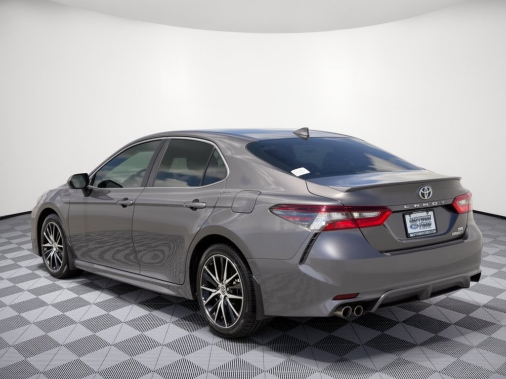 Used 2023 Toyota Camry SE FWD image 3