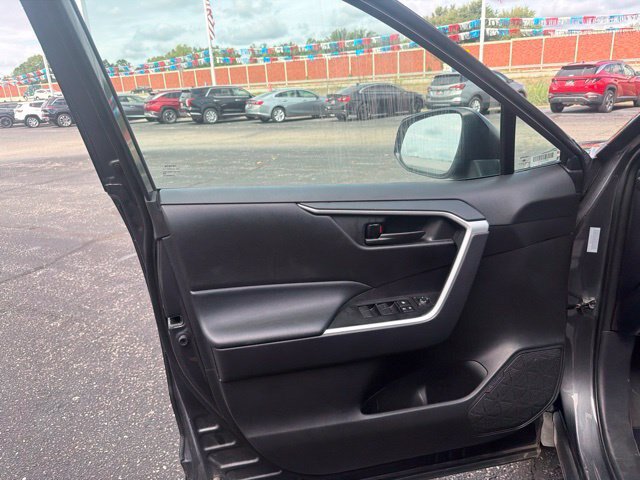 Used 2025 Toyota RAV4 LE AWD/4WD image 11