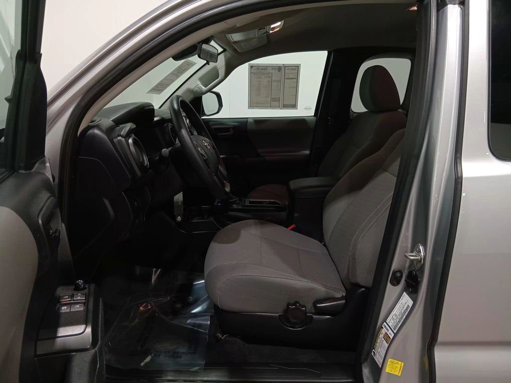Used 2020 Toyota Tacoma SR image 15