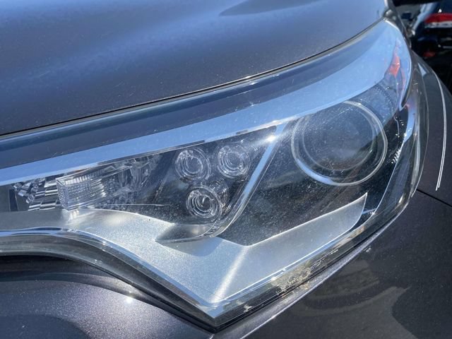 Used 2018 Toyota C-HR XLE FWD image 12