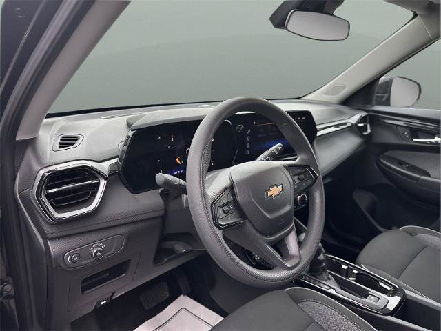 Used 2025 Chevrolet TrailBlazer LT AWD/4WD image 16