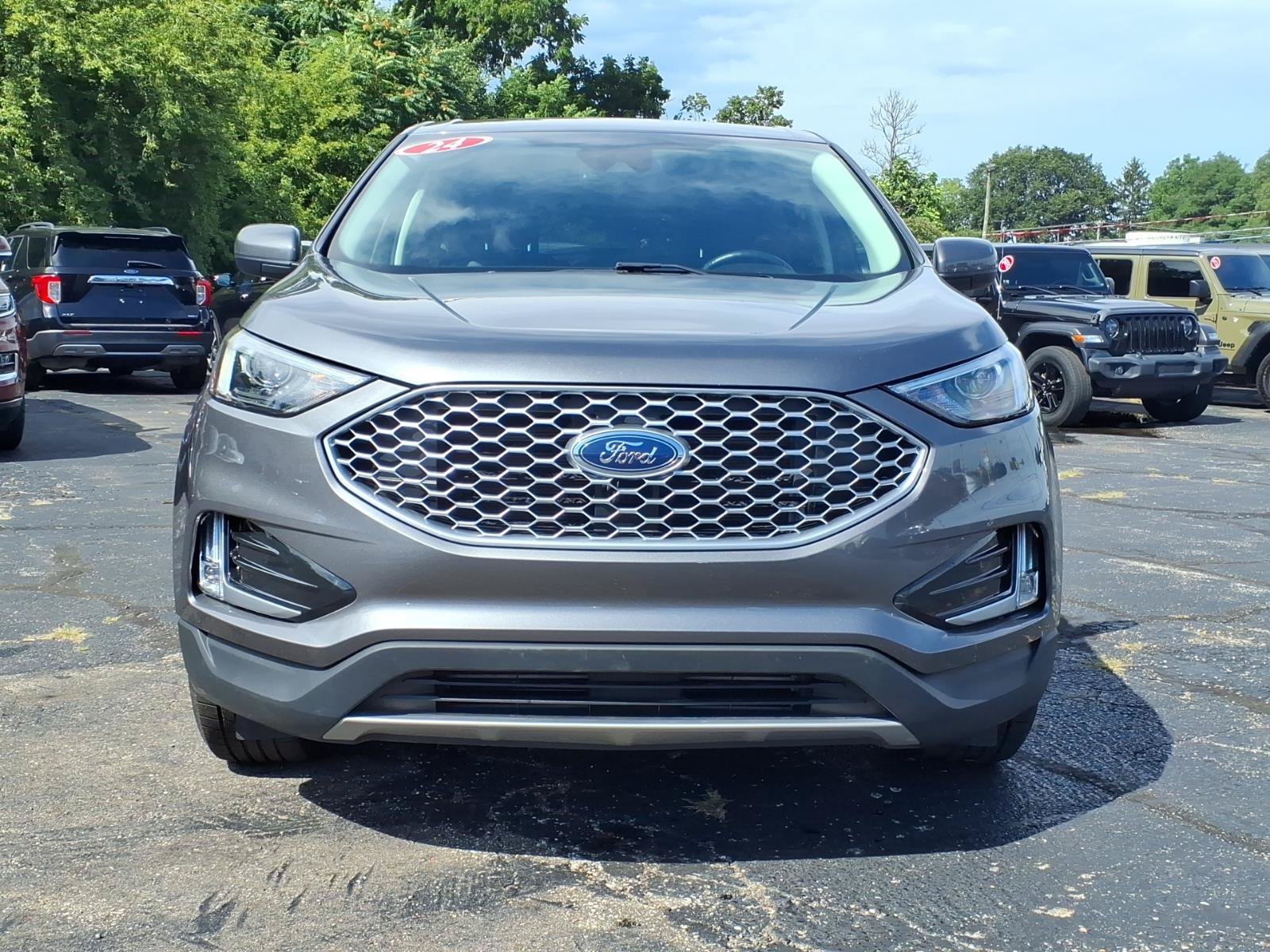 Certified 2024 Ford Edge SEL w/ Convenience Package AWD/4WD image 2