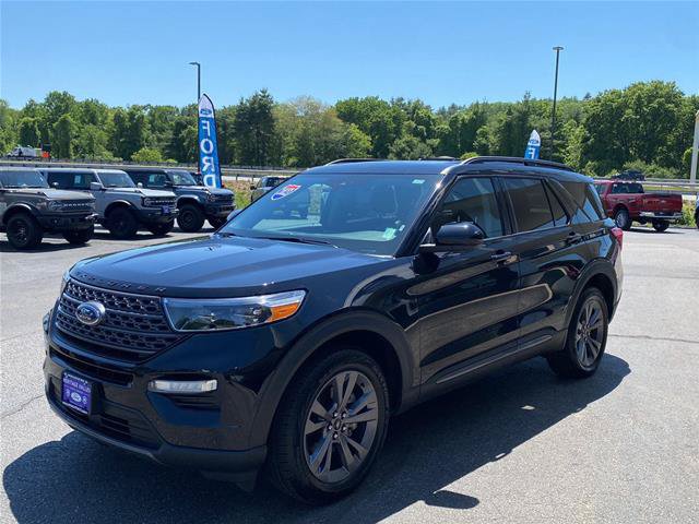 Certified 2023 Ford Explorer XLT w/ Equipment Group 202A AWD/4WD image 3