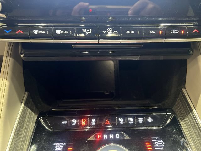 Used 2022 Jeep Wagoneer Series II w/ Convenience Group I AWD/4WD image 17