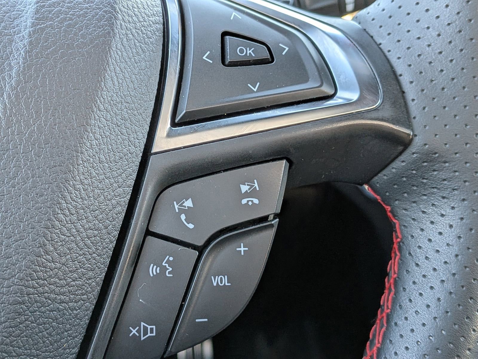 Certified 2024 Ford Edge ST-Line image 32