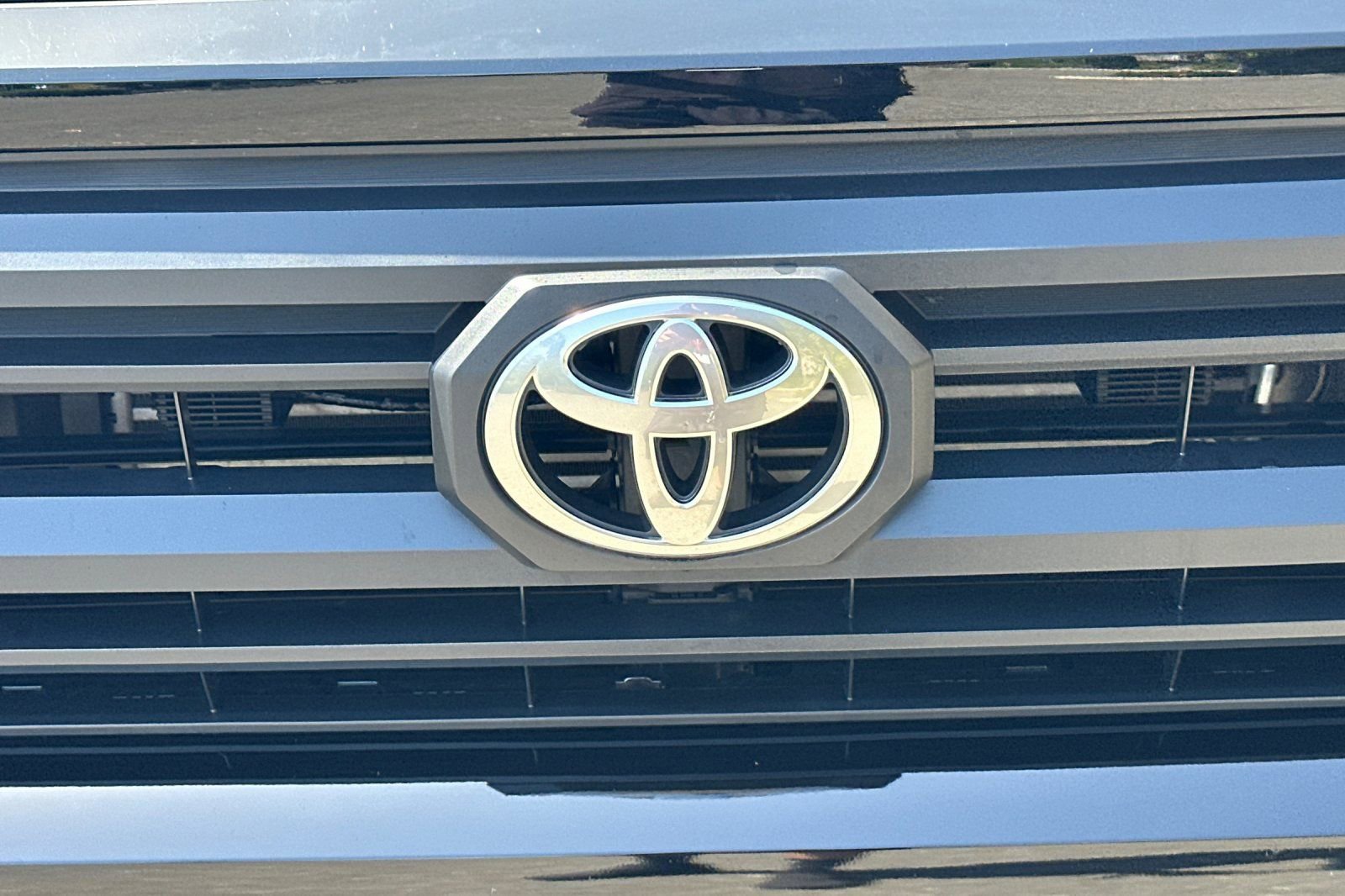 Used 2025 Toyota Tacoma SR5 AWD/4WD image 44