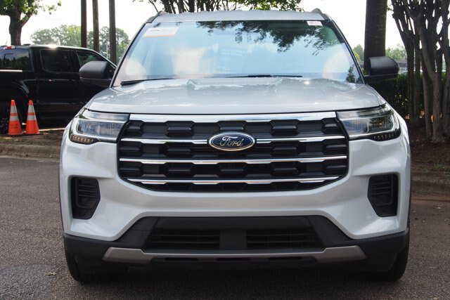 Certified 2025 Ford Explorer Active RWD image 2