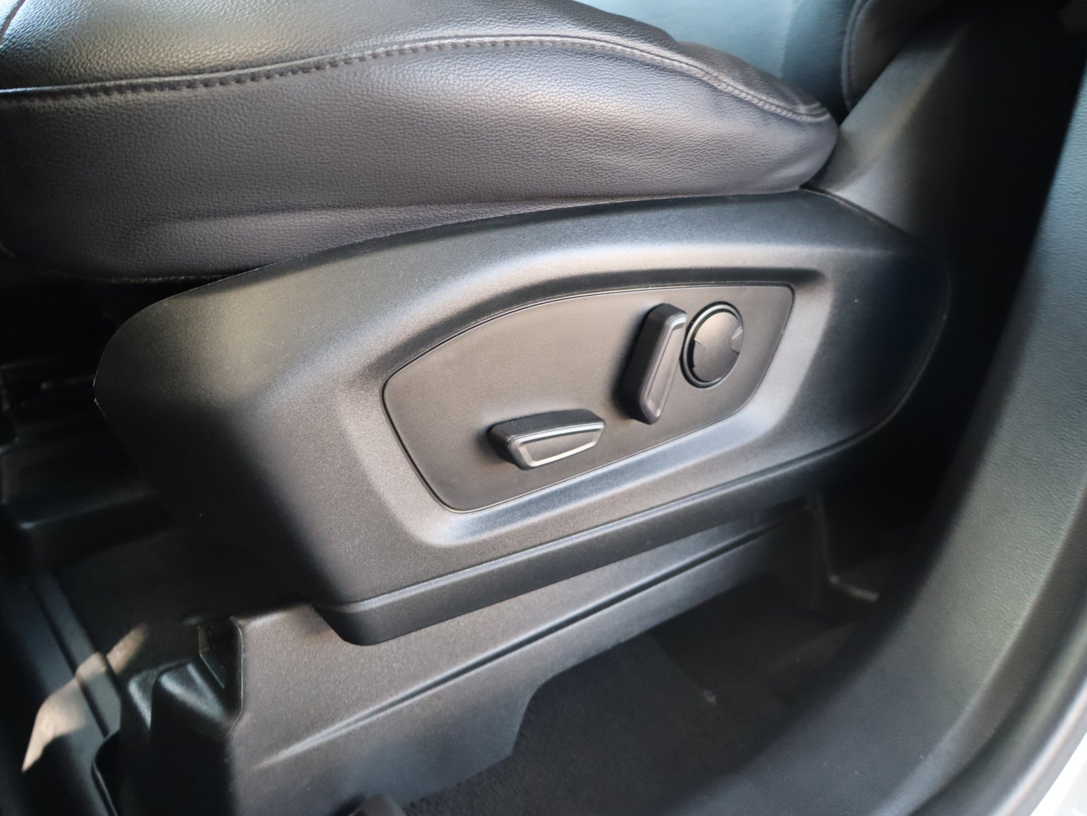 Certified 2022 Ford Explorer Limited RWD image 14