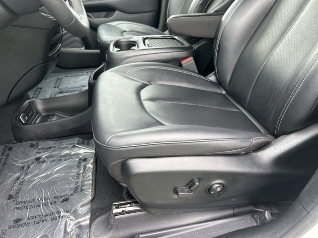 Used 2024 Chrysler Pacifica Limited FWD image 21
