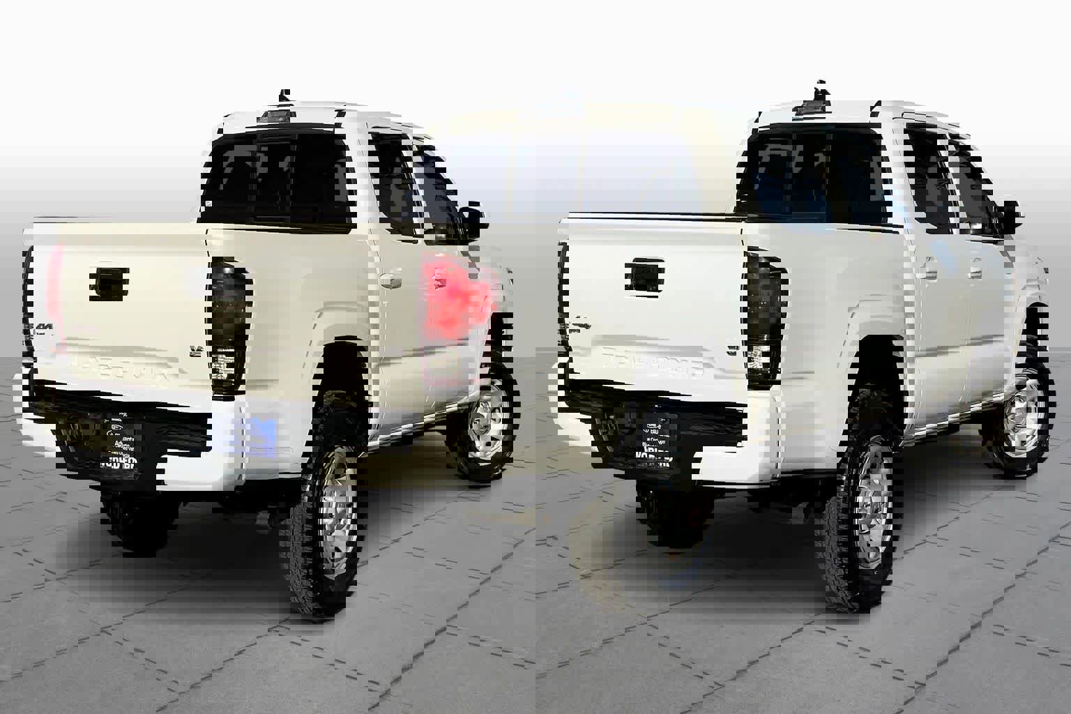 Used 2022 Toyota Tacoma SR image 3