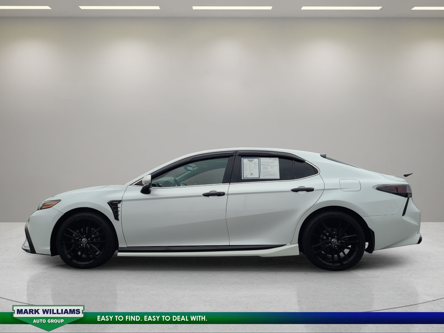 Used 2022 Toyota Camry XSE FWD image 7