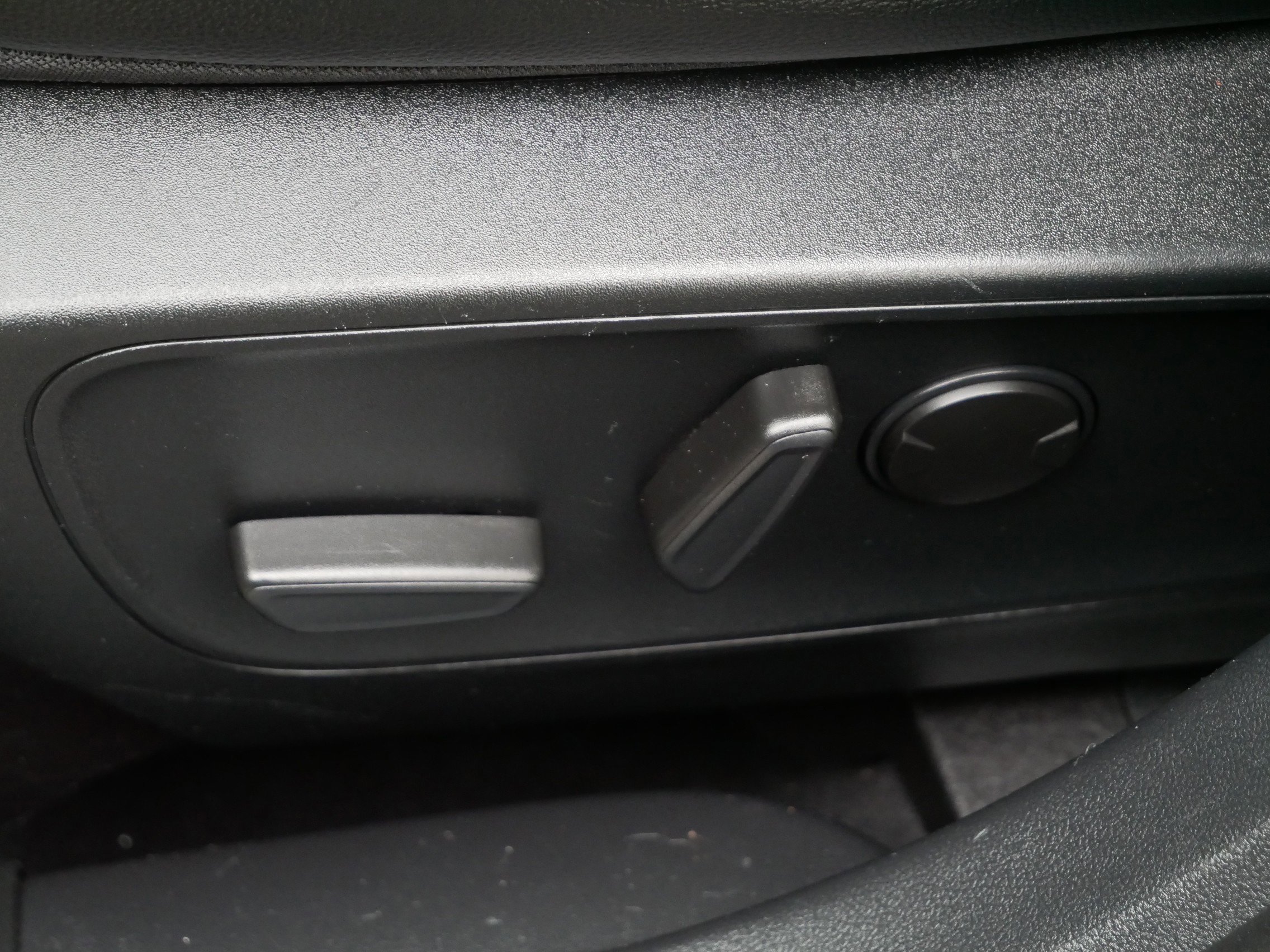 Certified 2020 Ford Escape Titanium image 15