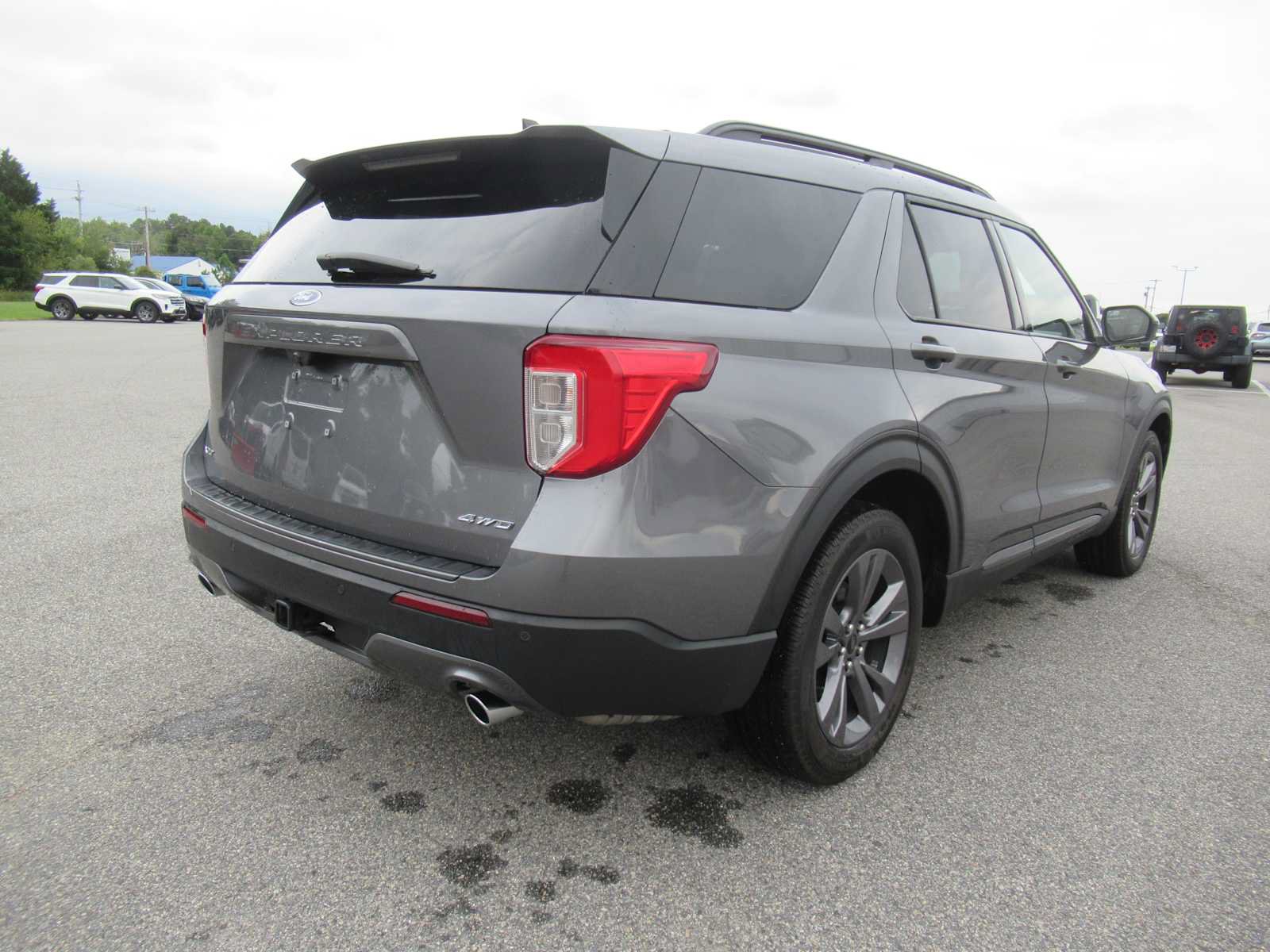 Certified 2022 Ford Explorer XLT w/ Equipment Group 202A AWD/4WD image 5