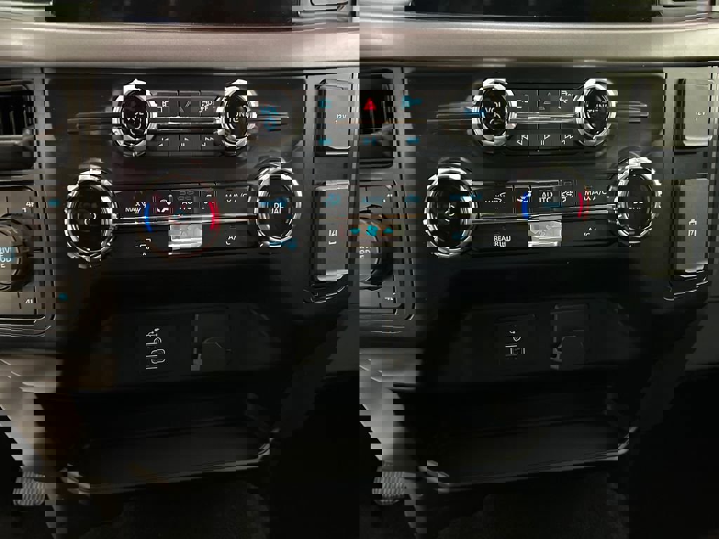 Certified 2025 Ford F150 XLT w/ Equipment Group 301A Standard image 29