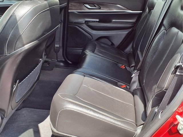 Used 2023 Jeep Grand Cherokee Limited w/ Luxury Tech Group II AWD/4WD image 12