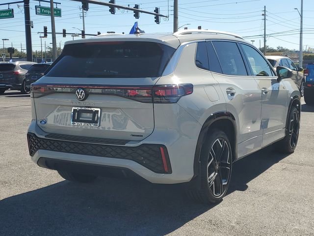 Used 2025 Volkswagen Tiguan SEL R-Line image 4