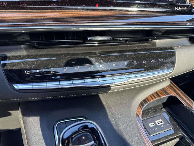 Used 2024 Cadillac Escalade Premium Luxury AWD/4WD image 23