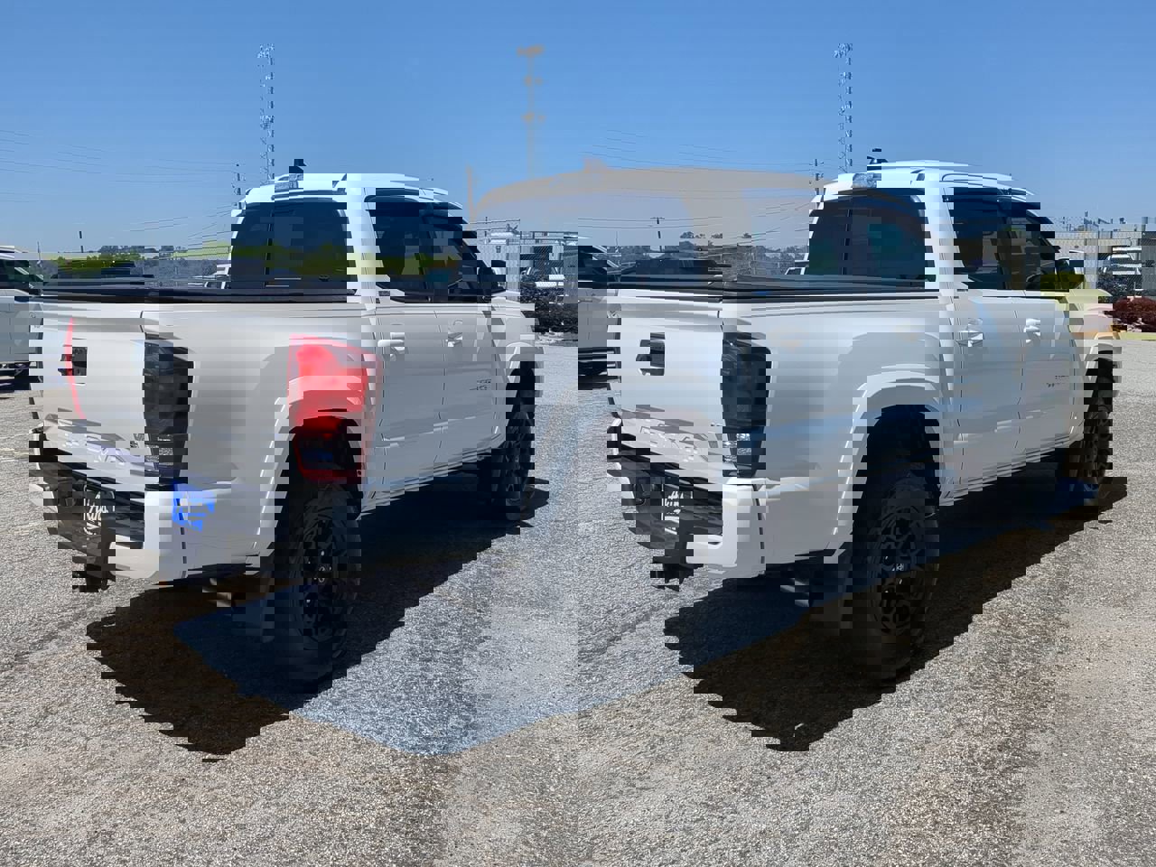 Used 2022 Toyota Tacoma SR5 w/ Technology Package RWD image 4