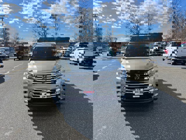 Used 2018 Toyota Highlander Limited image 2