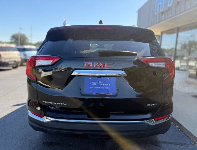 Used 2024 GMC Terrain SLT AWD/4WD image 3