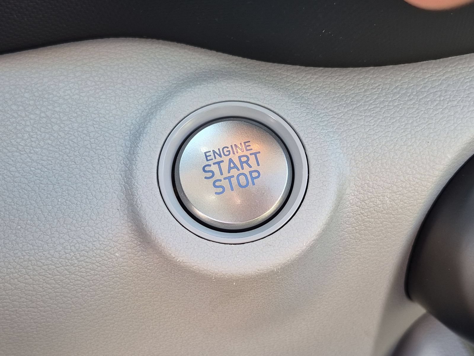 Used 2025 Hyundai Venue SEL FWD image 22