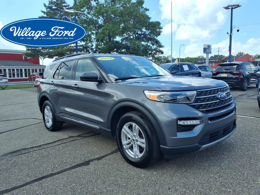 Certified 2024 Ford Explorer XLT w/ Equipment Group 202A AWD/4WD image 4