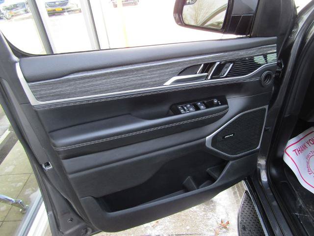 Used 2022 Jeep Wagoneer Series III w/ Flexible Seating Group AWD/4WD image 25