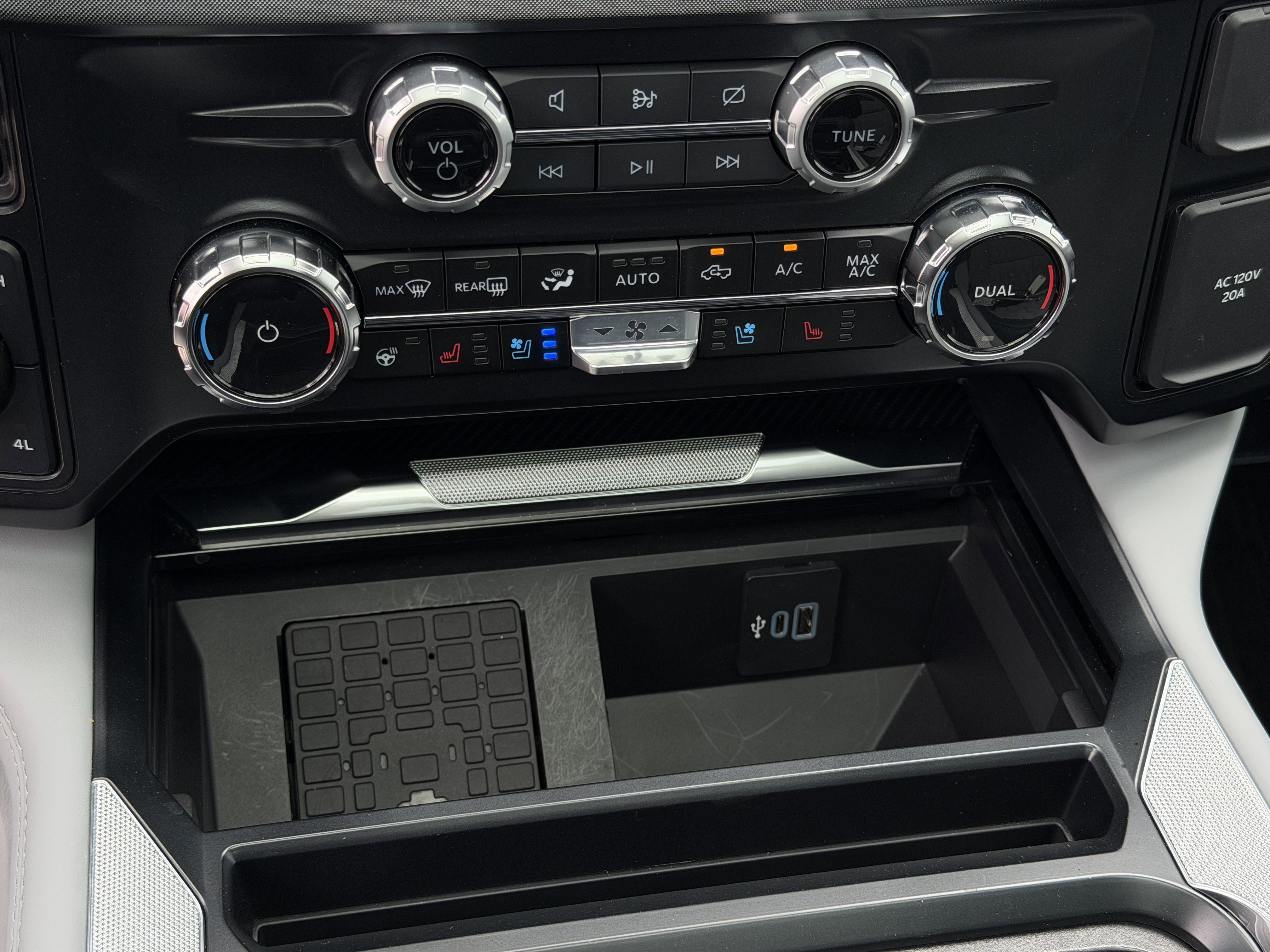 Certified 2024 Ford F250 Limited w/ FX4 Off-Road Package image 29