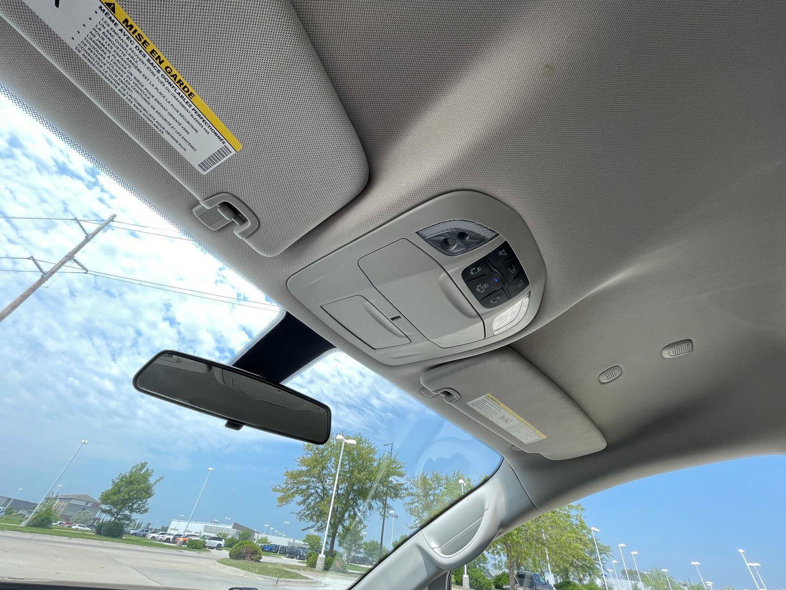 Used 2022 Chrysler Voyager LX FWD image 22