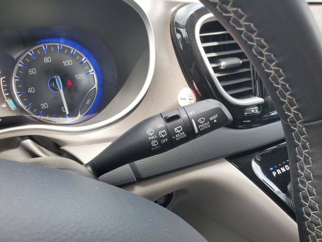 Used 2023 Chrysler Pacifica Touring-L FWD image 16