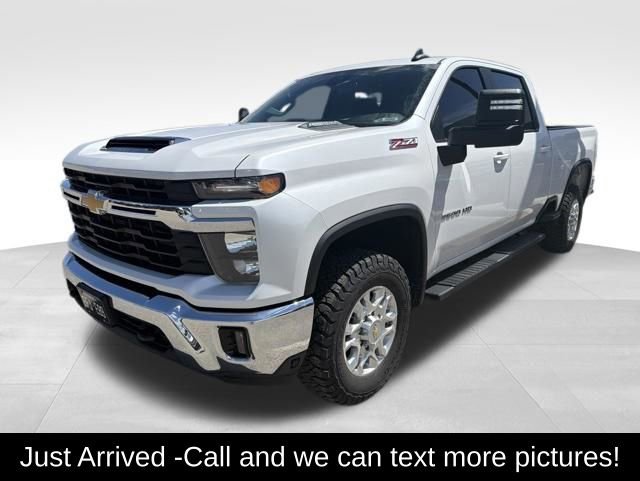 Used 2024 Chevrolet Silverado 2500 LT w/ Convenience Package AWD/4WD image 1