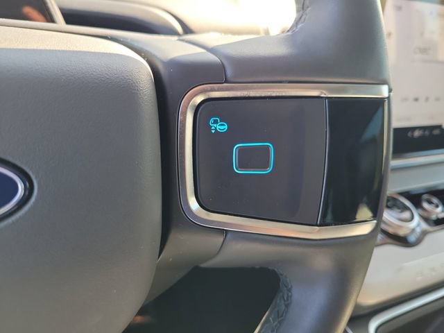 Certified 2025 Ford Expedition Active AWD/4WD image 6