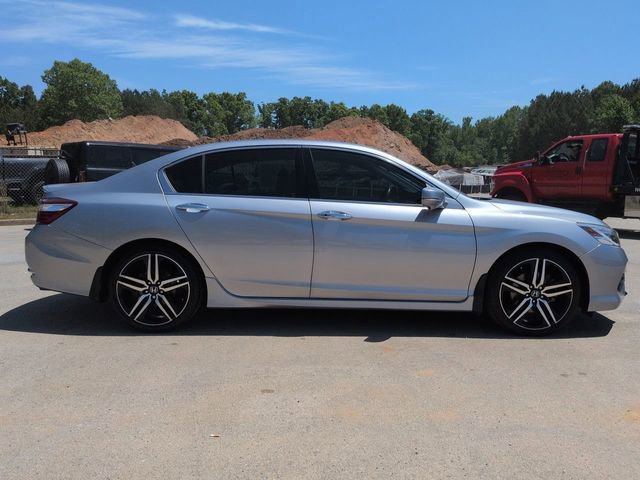 Used 2017 Honda Accord Touring image 3