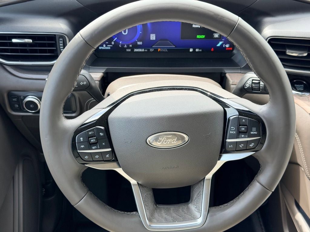 Certified 2022 Ford Explorer Platinum w/ Technology Package AWD/4WD image 23