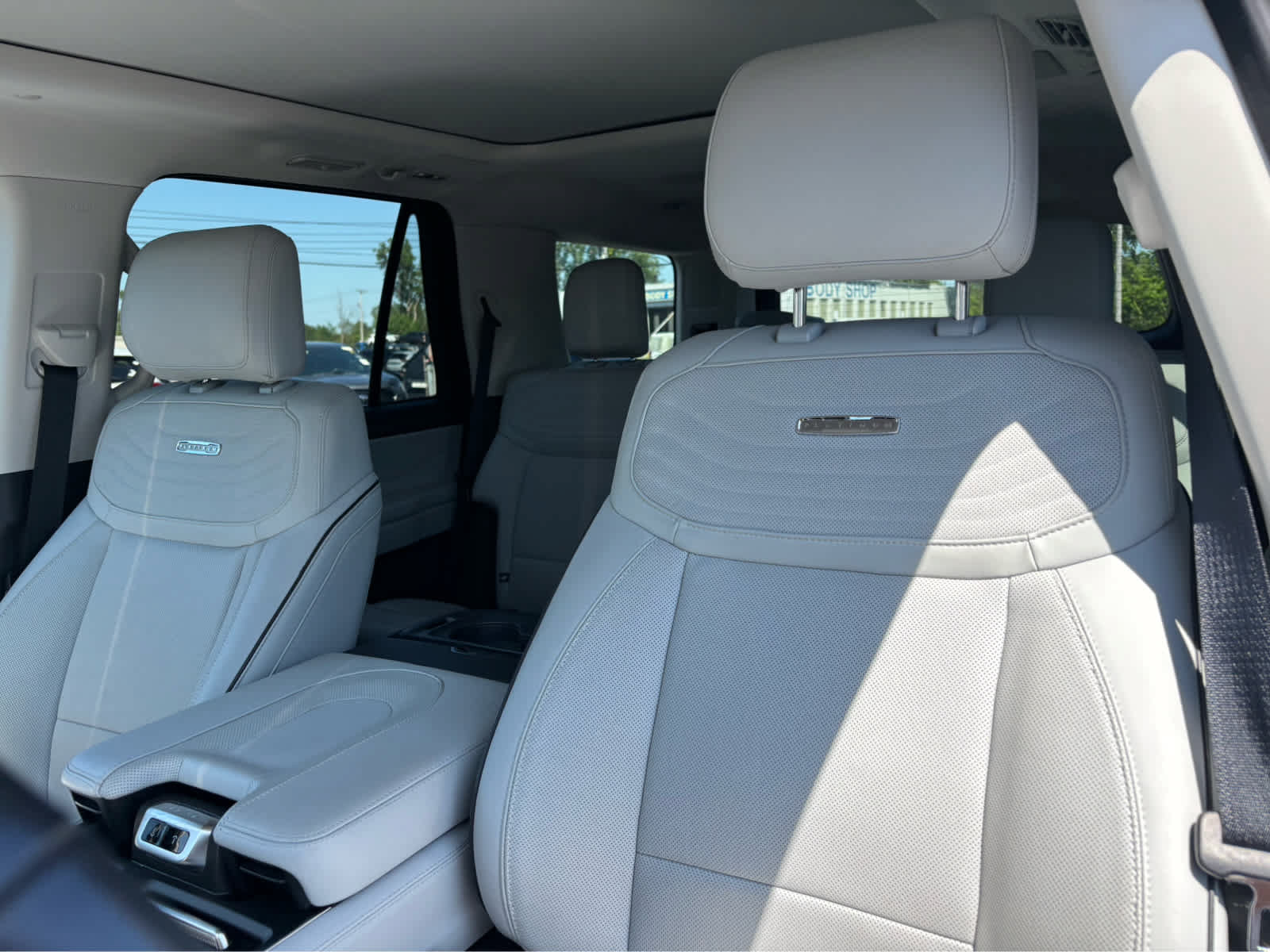 Certified 2025 Ford Expedition Platinum w/ Platinum Ultimate Package AWD/4WD image 15
