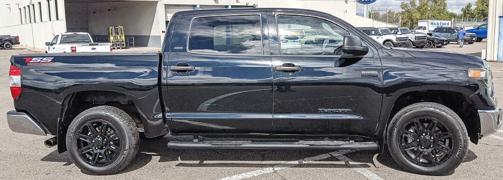 Used 2020 Toyota Tundra SR5 w/ SR5 Upgrade Package AWD/4WD image 2