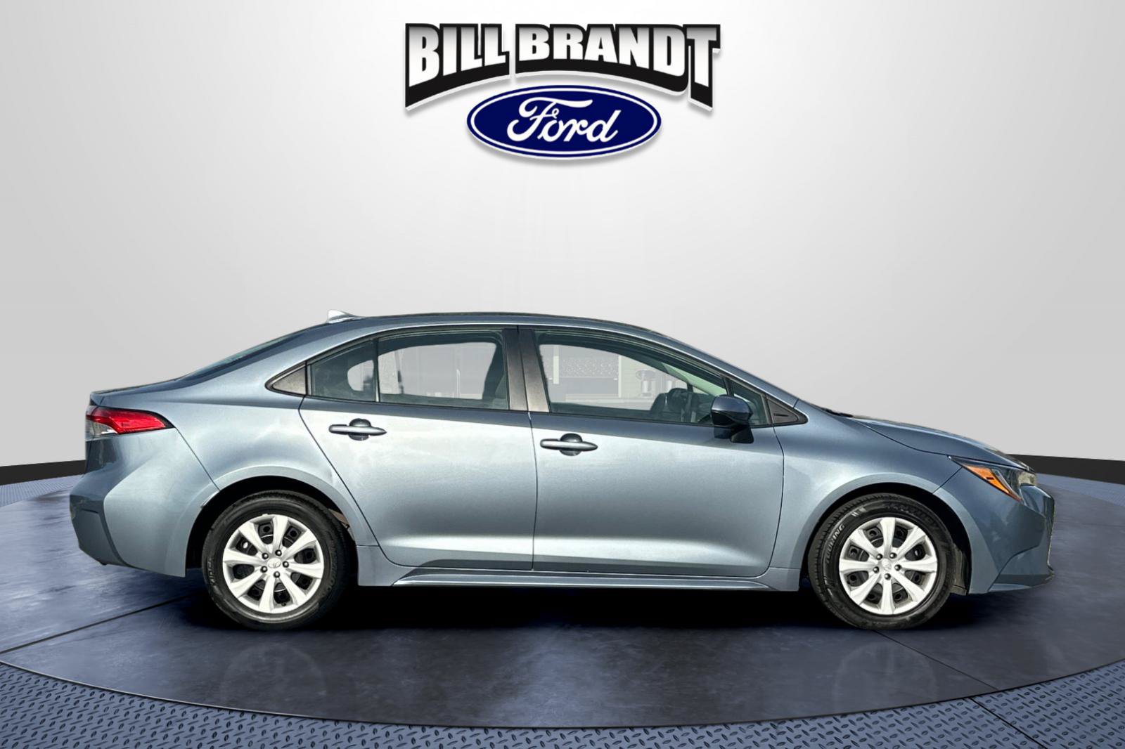 Used 2024 Toyota Corolla LE FWD image 2