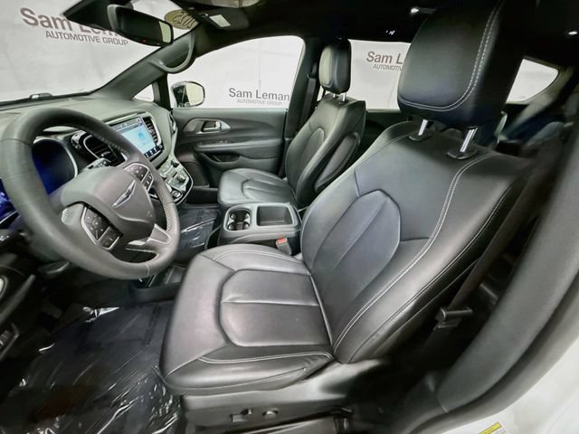 Used 2025 Chrysler Pacifica Select FWD image 19