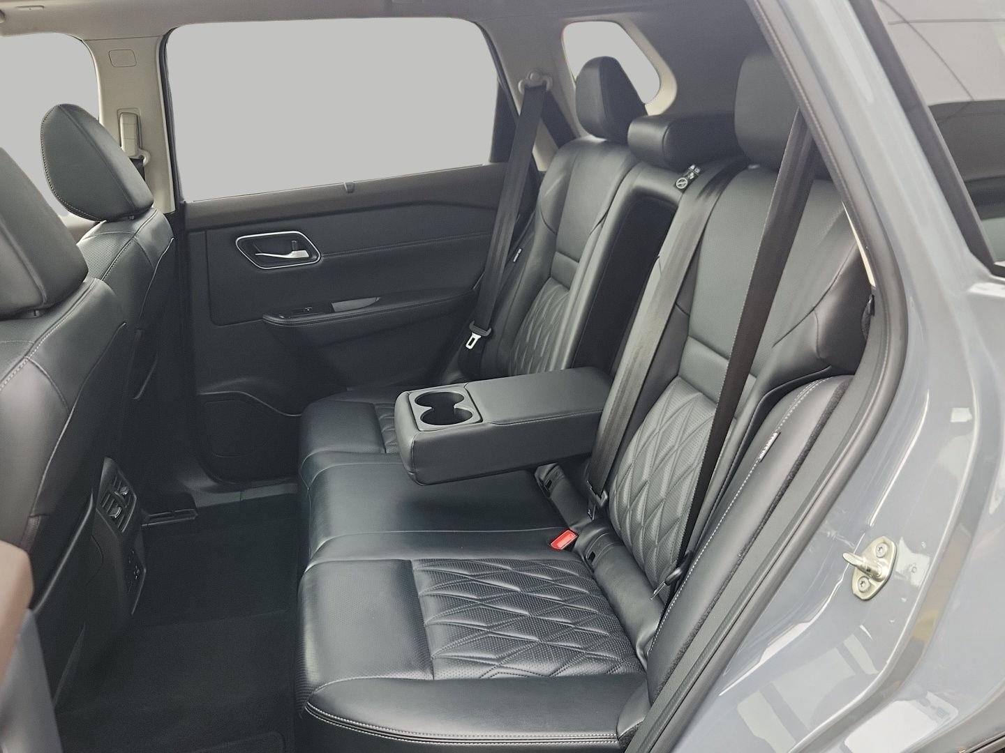 Used 2021 Nissan Rogue Platinum AWD/4WD image 14
