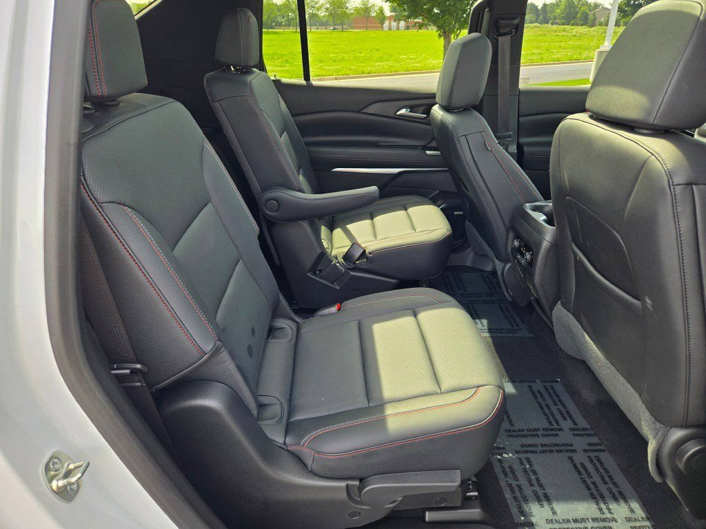Used 2025 Chevrolet Traverse Z71 w/ Enhanced Driving Package AWD/4WD image 11