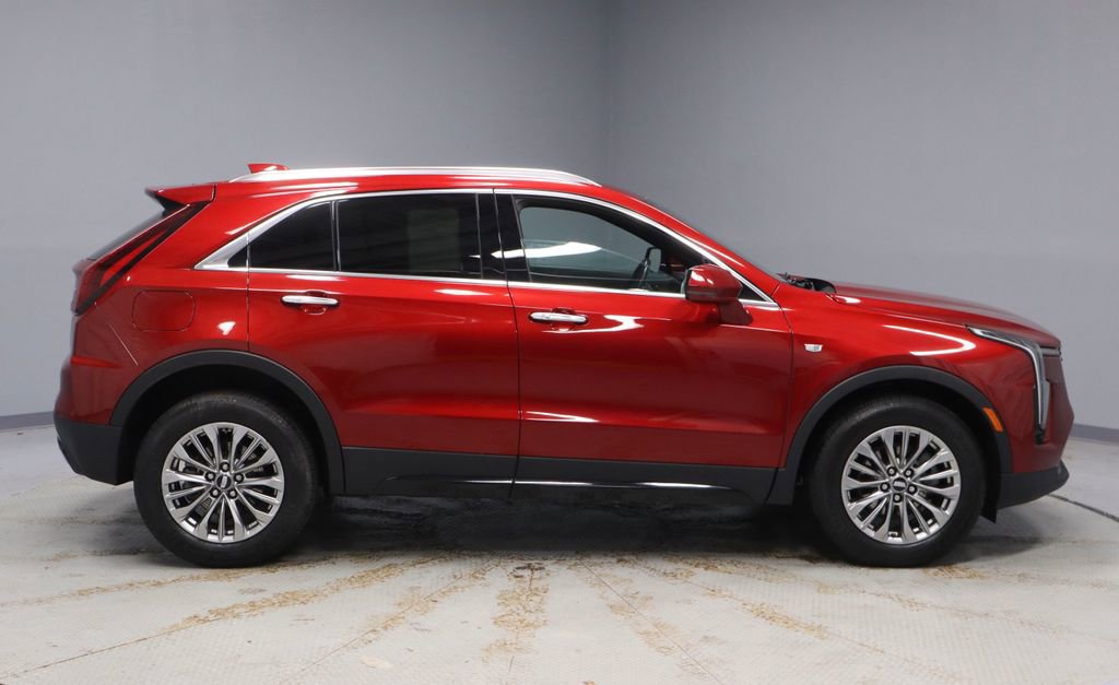 Used 2024 Cadillac XT4 Premium Luxury image 6