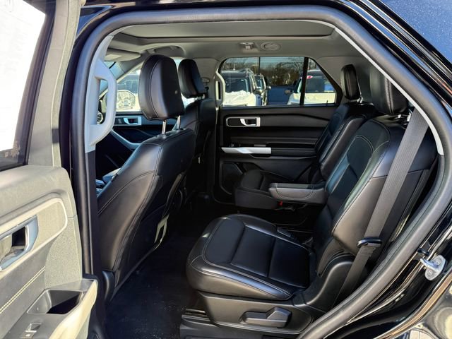 Certified 2022 Ford Explorer XLT w/ Equipment Group 202A image 4