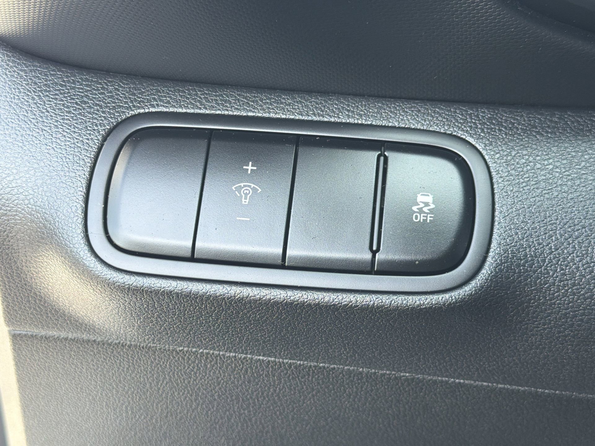 Used 2023 Hyundai Venue SEL FWD image 16