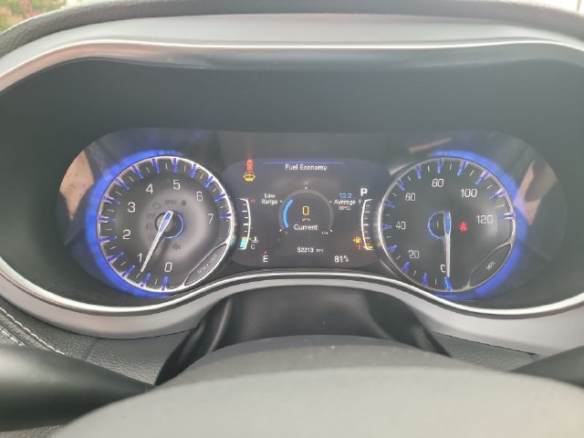 Used 2025 Chrysler Pacifica Limited FWD image 16